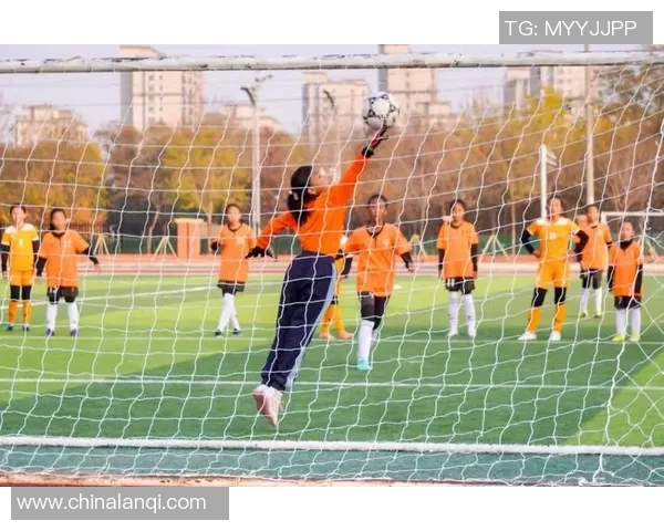 以足球射门球星为核心展现激情与力量的绿茵竞技全景解析